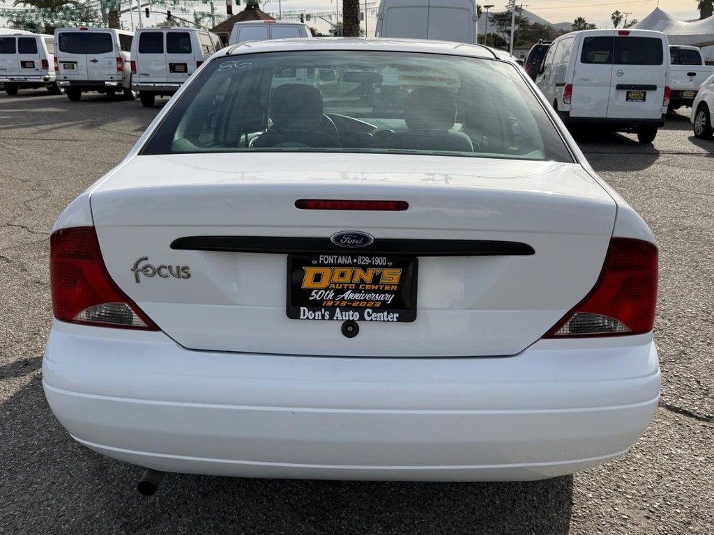 Ford Focus Vehicle Full-screen Gallery Image 08