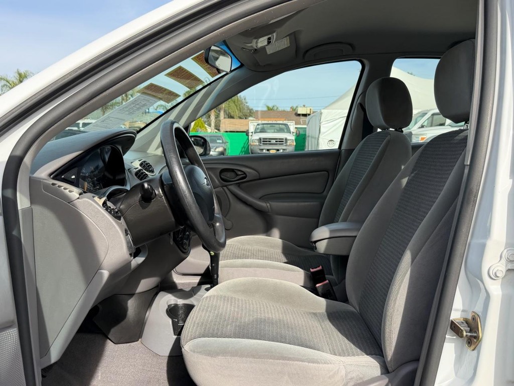 Ford Focus Vehicle Full-screen Gallery Image 17