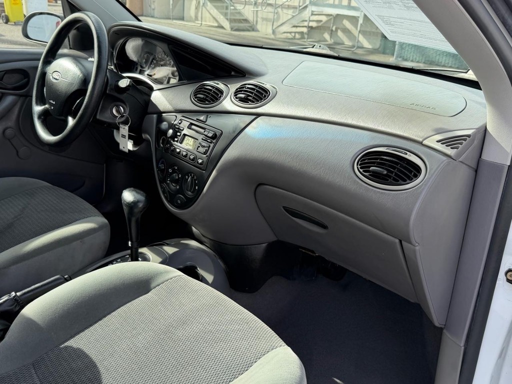 Ford Focus Vehicle Full-screen Gallery Image 20