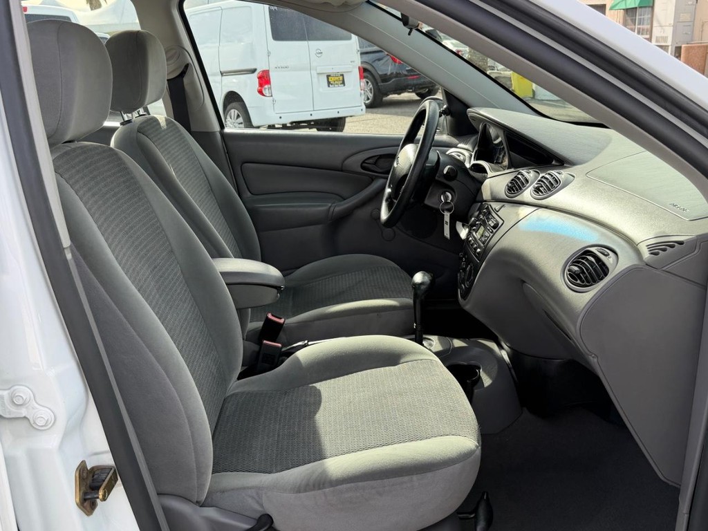 Ford Focus Vehicle Full-screen Gallery Image 21