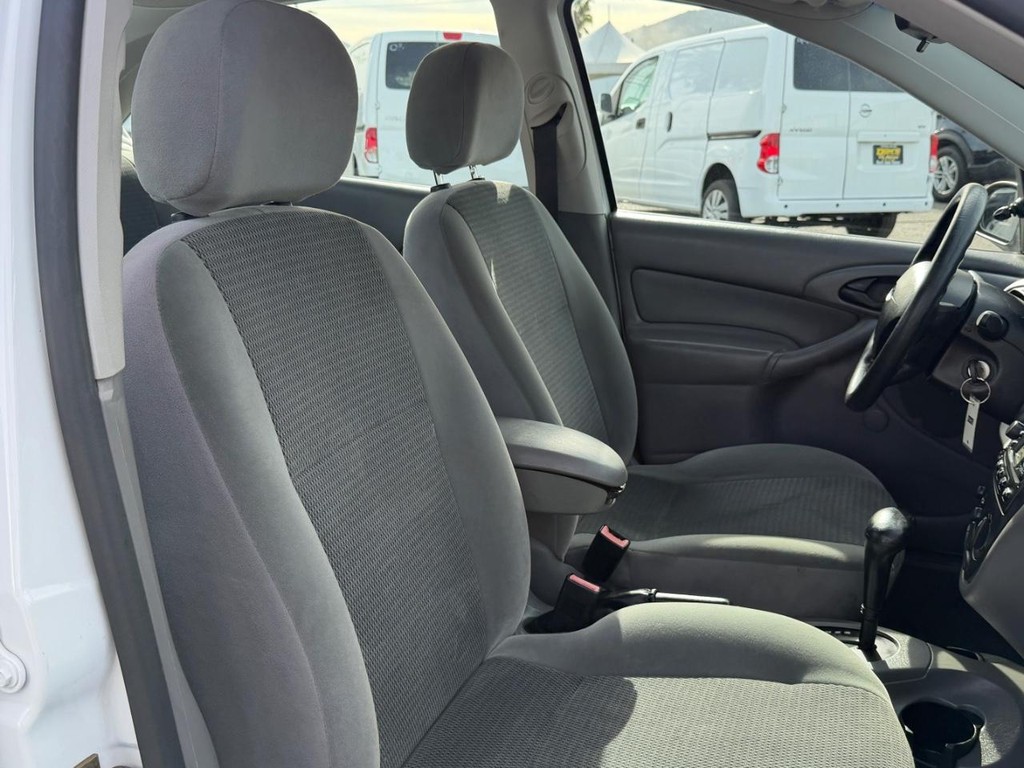 Ford Focus Vehicle Full-screen Gallery Image 22