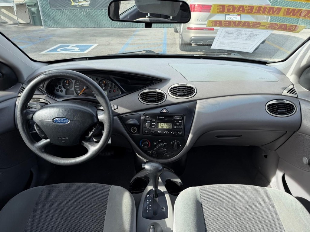 Ford Focus Vehicle Full-screen Gallery Image 23
