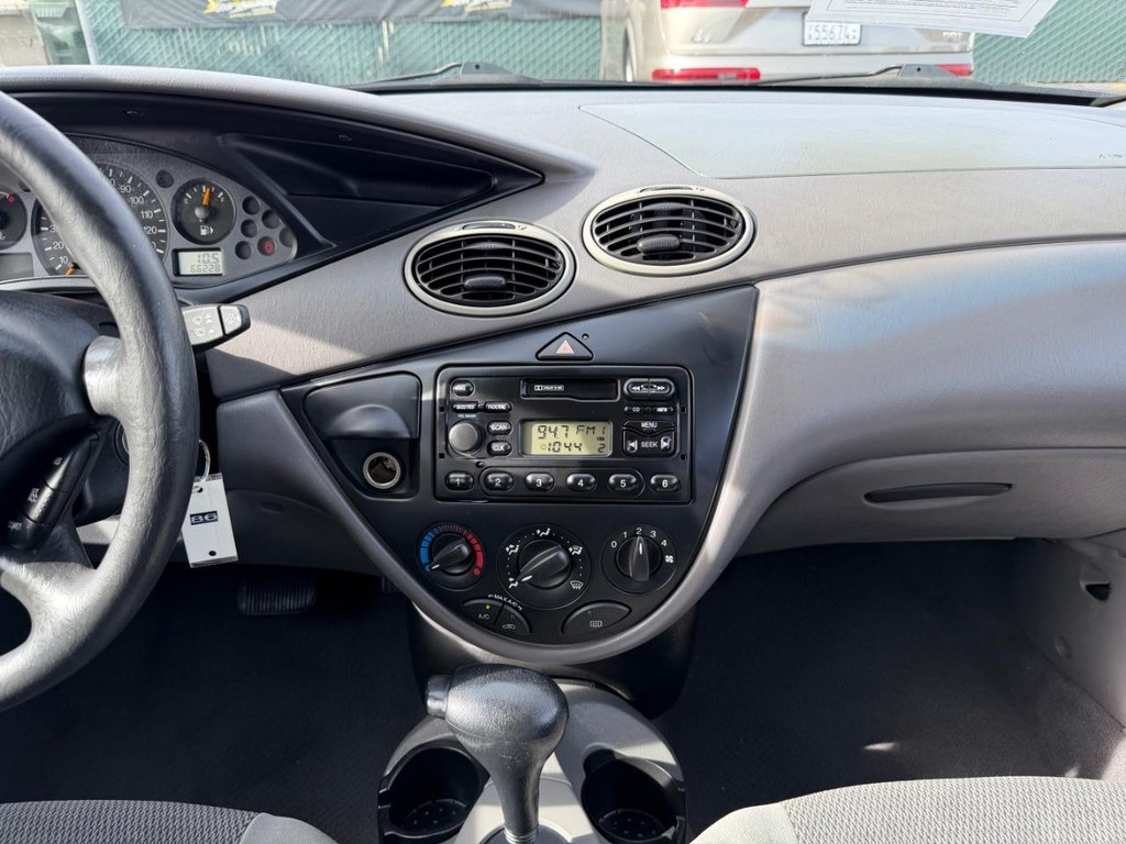 Ford Focus Vehicle Full-screen Gallery Image 25