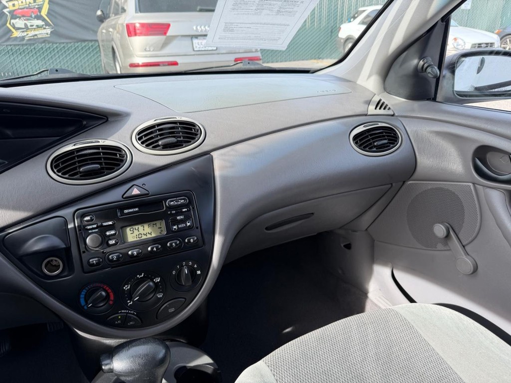 Ford Focus Vehicle Full-screen Gallery Image 26