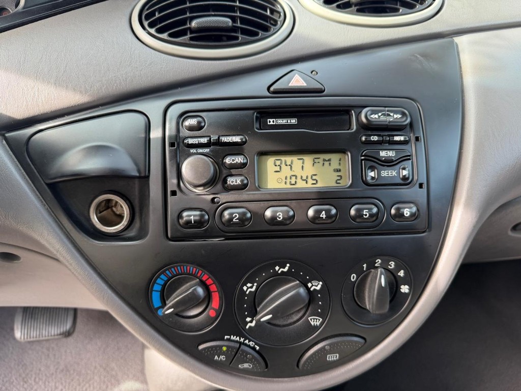 Ford Focus Vehicle Full-screen Gallery Image 31