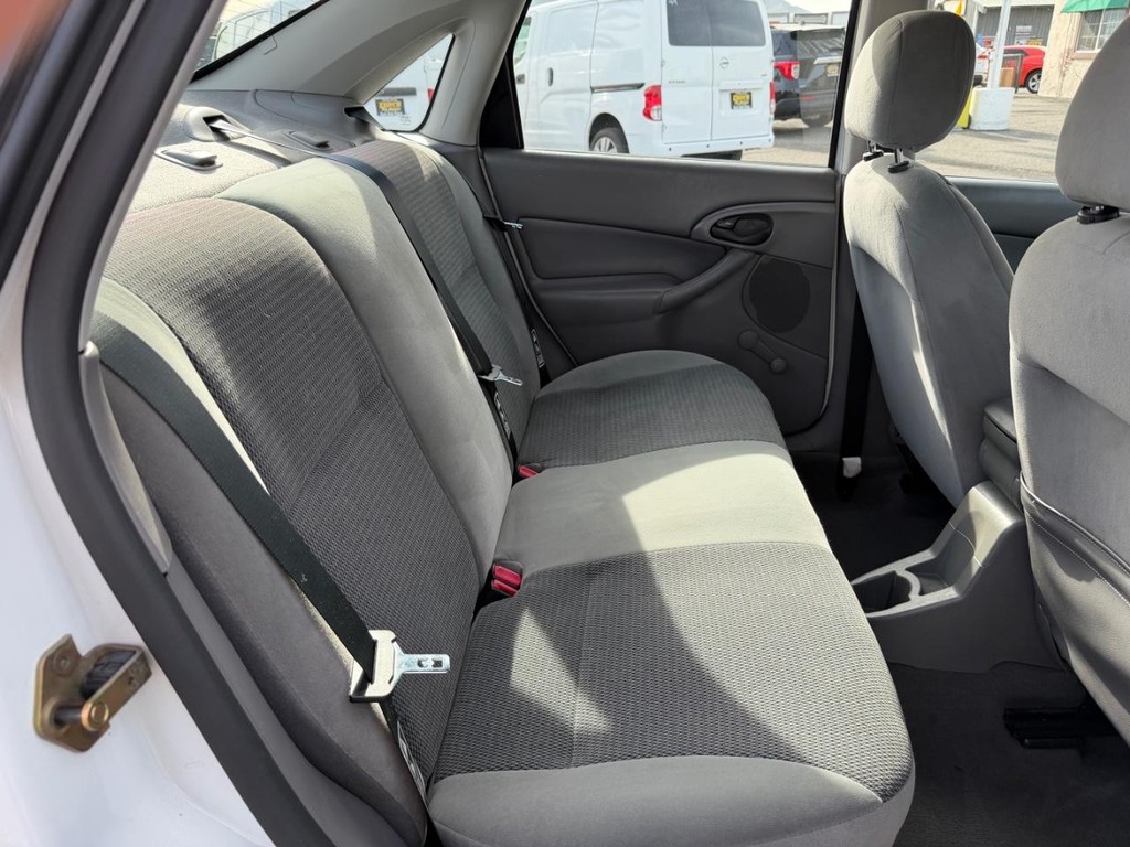 Ford Focus Vehicle Full-screen Gallery Image 33