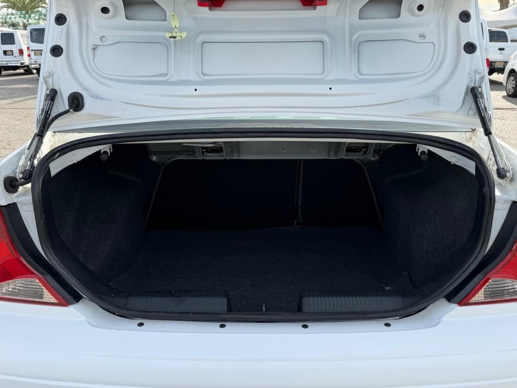 Ford Focus Vehicle Full-screen Gallery Image 36