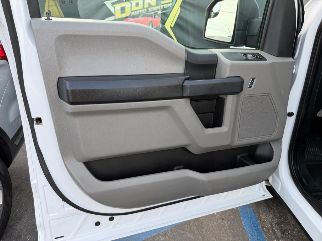 Ford F-150 Vehicle Full-screen Gallery Image 15