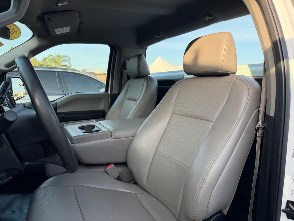 Ford F-150 Vehicle Full-screen Gallery Image 18