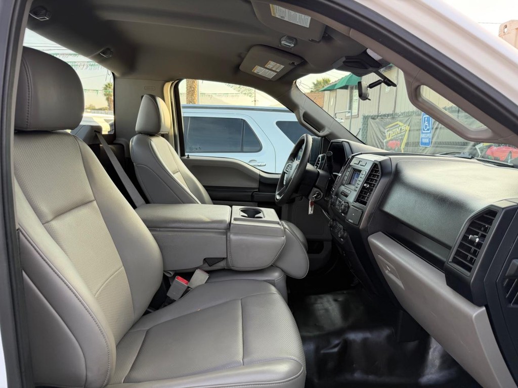 Ford F-150 Vehicle Full-screen Gallery Image 21