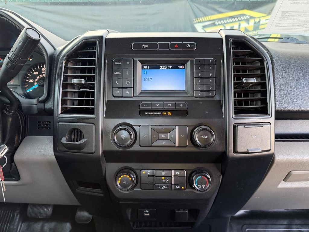 Ford F-150 Vehicle Full-screen Gallery Image 24