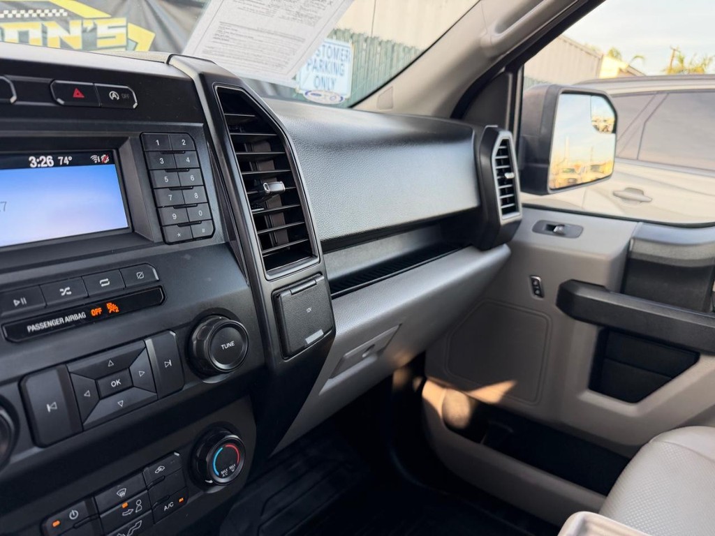 Ford F-150 Vehicle Full-screen Gallery Image 25