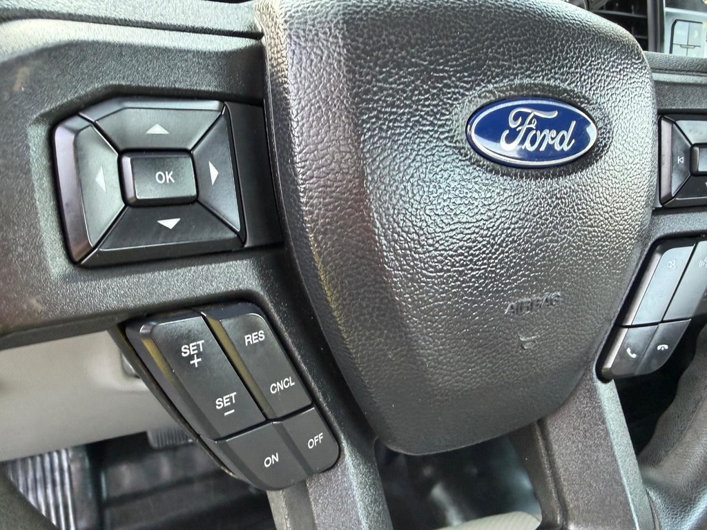 Ford F-150 Vehicle Full-screen Gallery Image 26