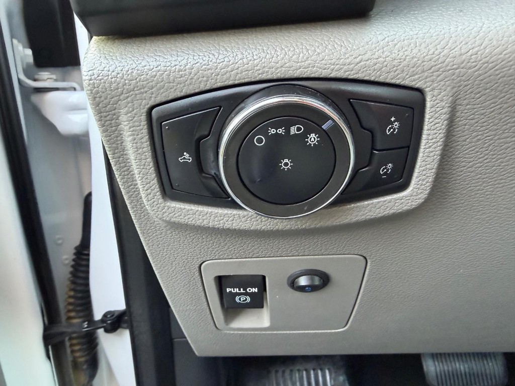 Ford F-150 Vehicle Full-screen Gallery Image 30