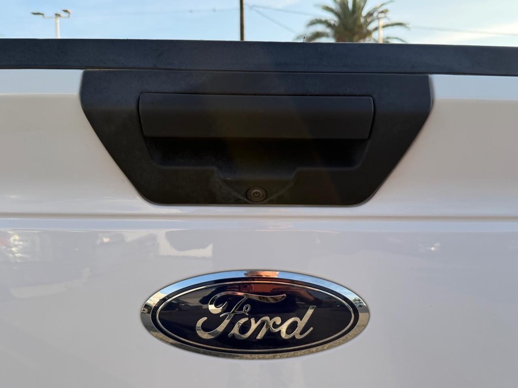 Ford F-150 Vehicle Full-screen Gallery Image 32