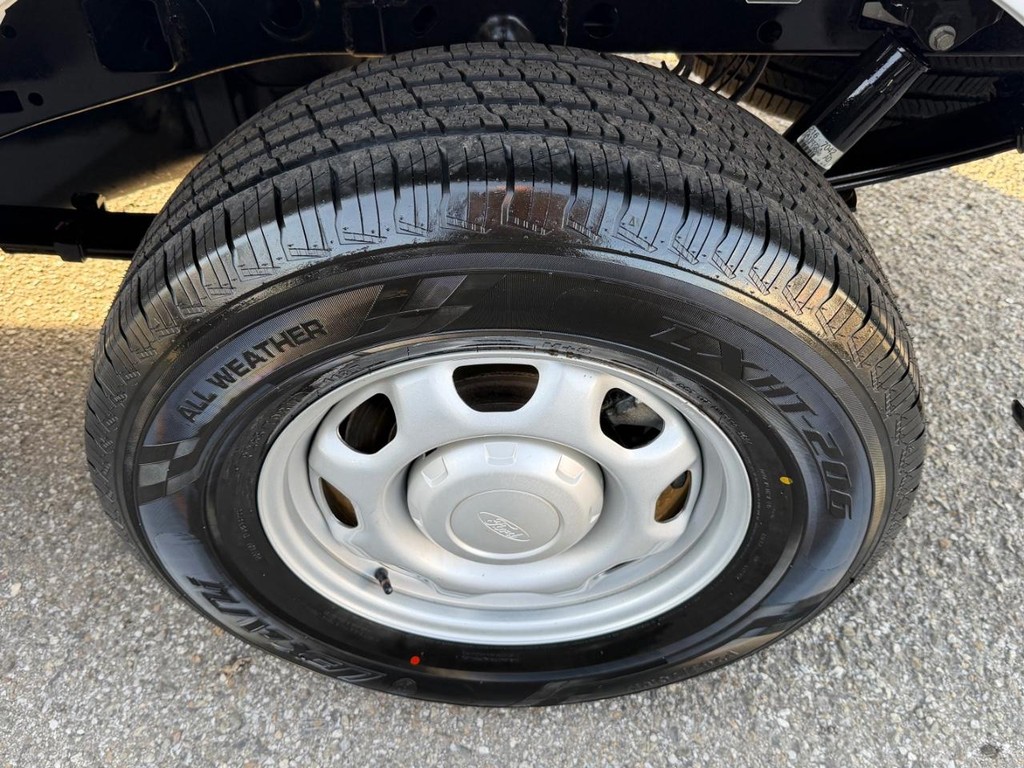 Ford F-150 Vehicle Full-screen Gallery Image 36