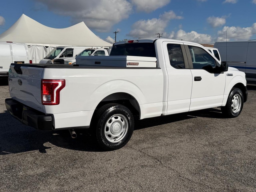 Ford F-150 Vehicle Full-screen Gallery Image 06