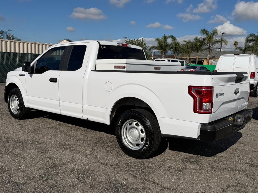 Ford F-150 Vehicle Full-screen Gallery Image 09