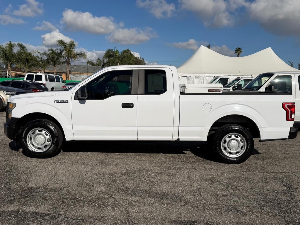 Ford F-150 Vehicle Full-screen Gallery Image 11