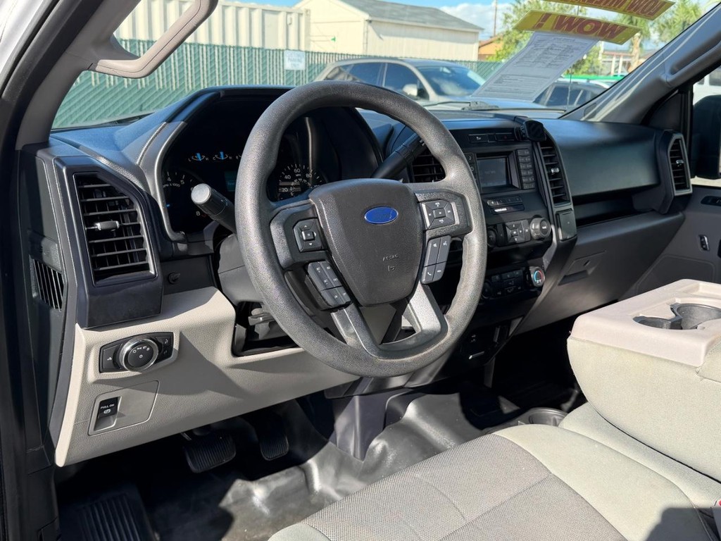 Ford F-150 Vehicle Full-screen Gallery Image 16