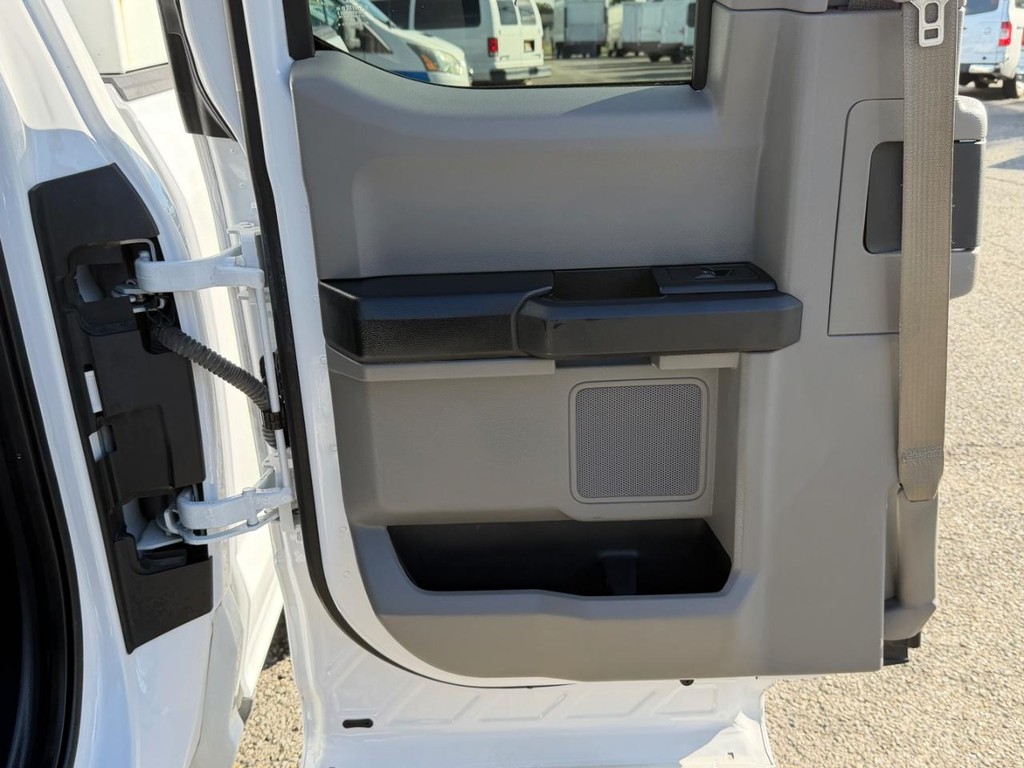 Ford F-150 Vehicle Full-screen Gallery Image 19