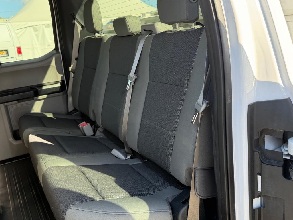 Ford F-150 Vehicle Full-screen Gallery Image 20