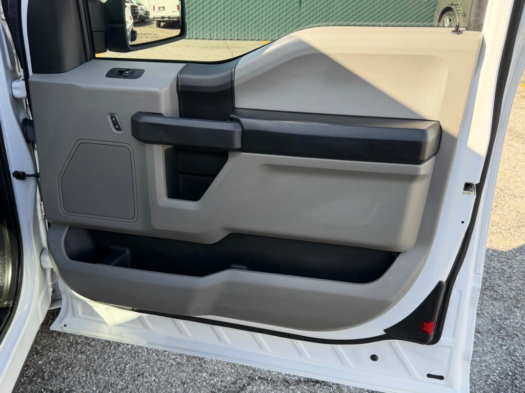 Ford F-150 Vehicle Full-screen Gallery Image 22