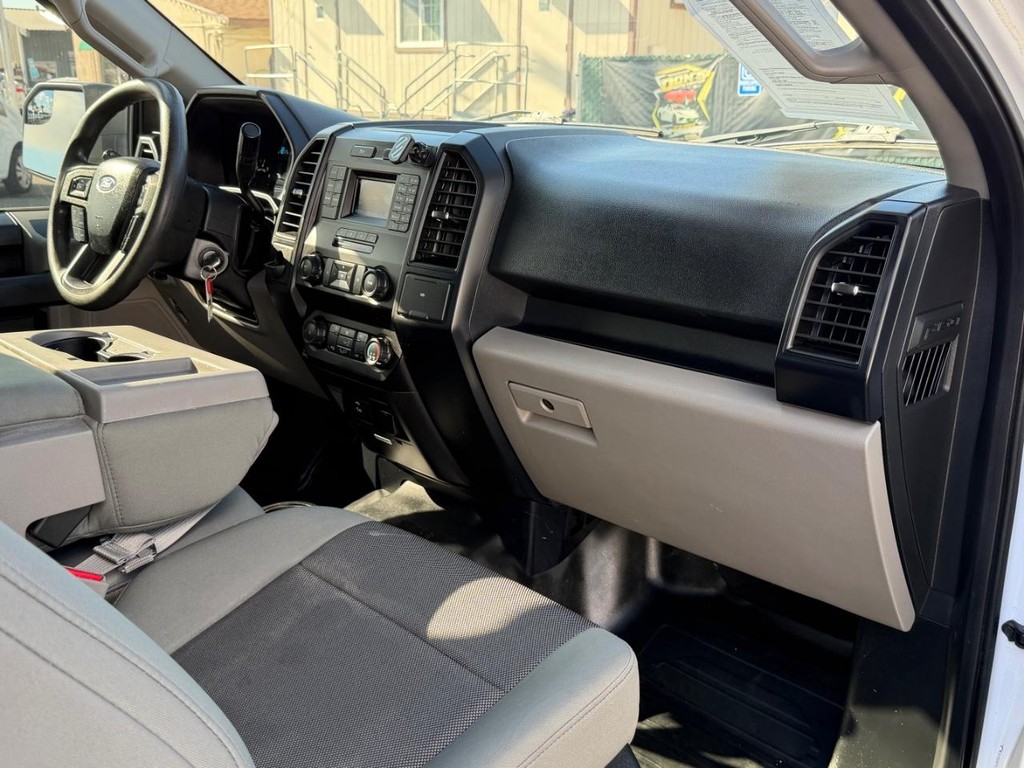 Ford F-150 Vehicle Full-screen Gallery Image 23