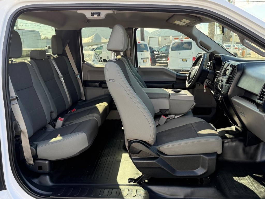 Ford F-150 Vehicle Full-screen Gallery Image 24