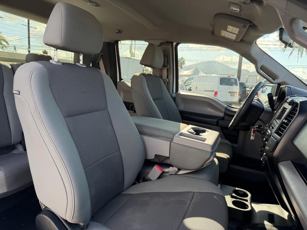 Ford F-150 Vehicle Full-screen Gallery Image 25