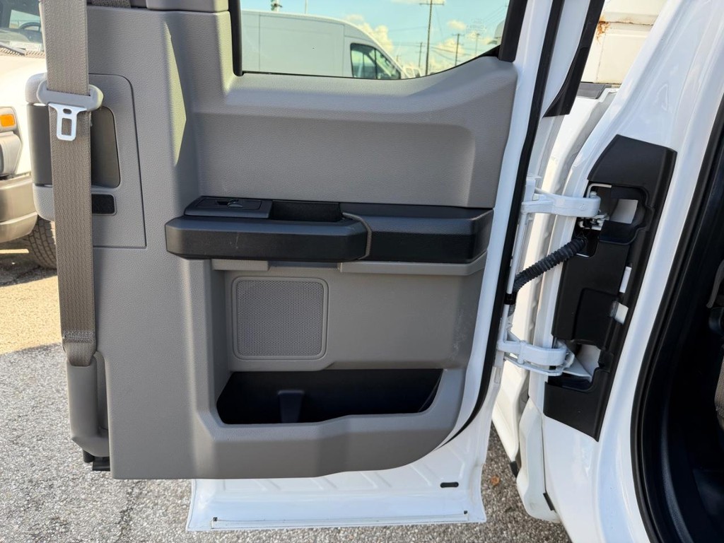 Ford F-150 Vehicle Full-screen Gallery Image 26