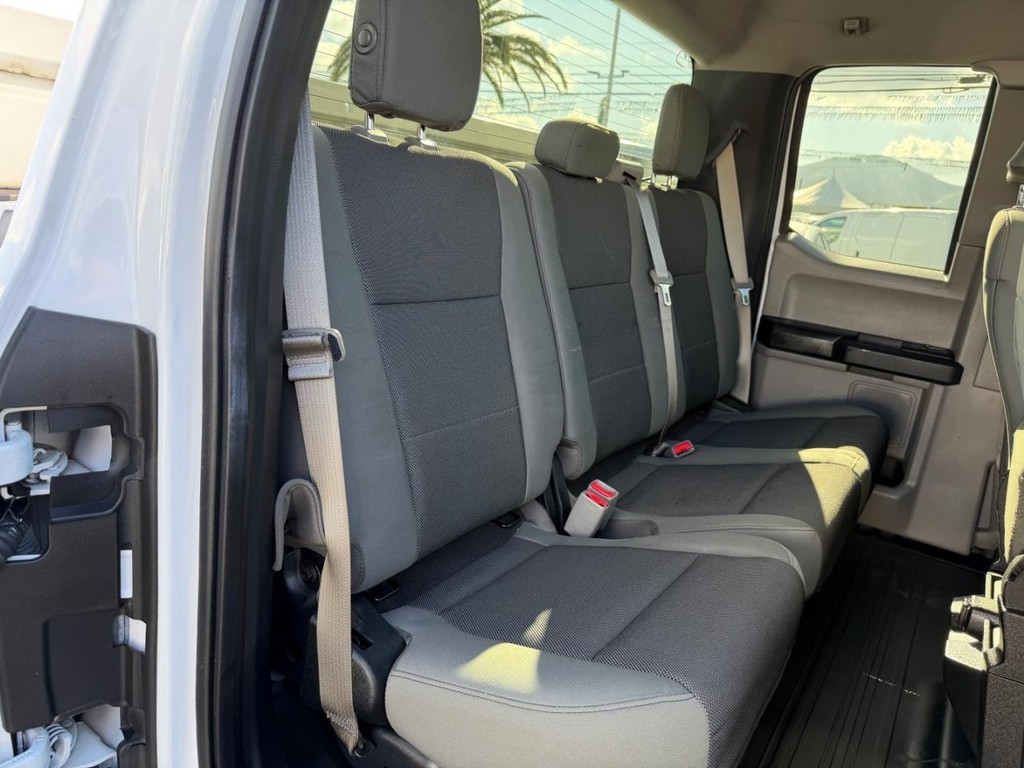 Ford F-150 Vehicle Full-screen Gallery Image 27