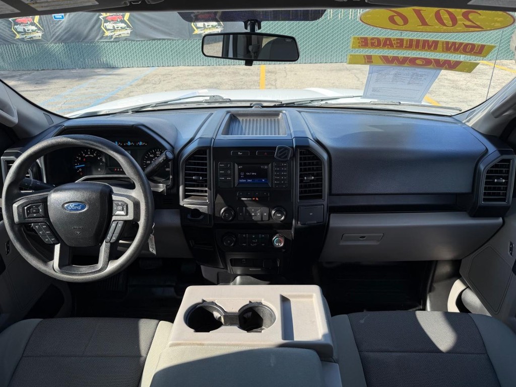 Ford F-150 Vehicle Full-screen Gallery Image 29