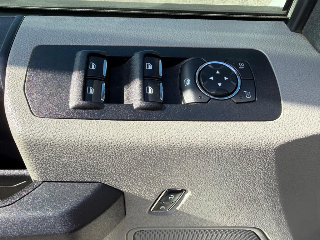 Ford F-150 Vehicle Full-screen Gallery Image 37