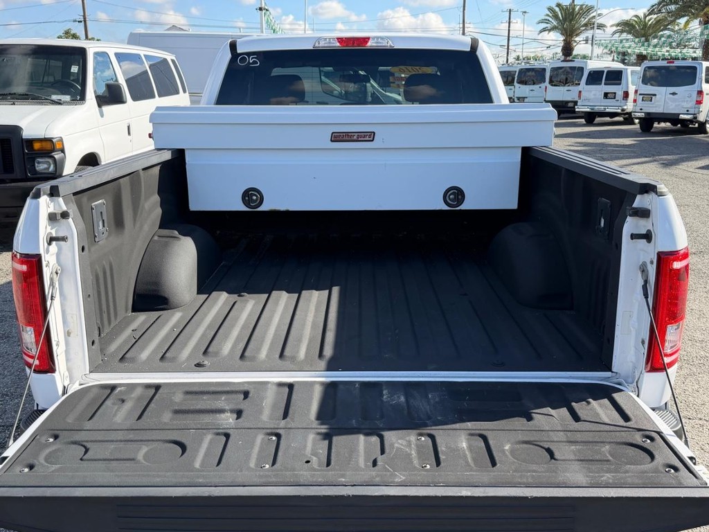 Ford F-150 Vehicle Full-screen Gallery Image 41