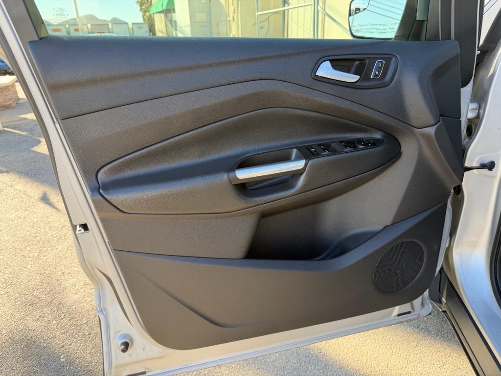 Ford Escape Vehicle Full-screen Gallery Image 15