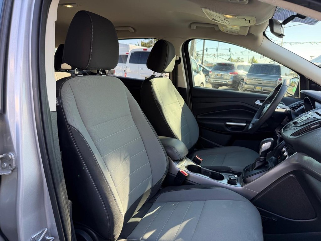 Ford Escape Vehicle Full-screen Gallery Image 22