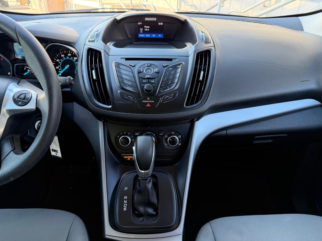 Ford Escape Vehicle Full-screen Gallery Image 25