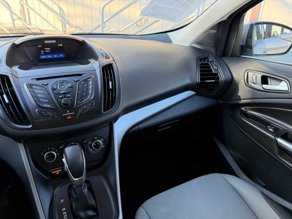 Ford Escape Vehicle Full-screen Gallery Image 26