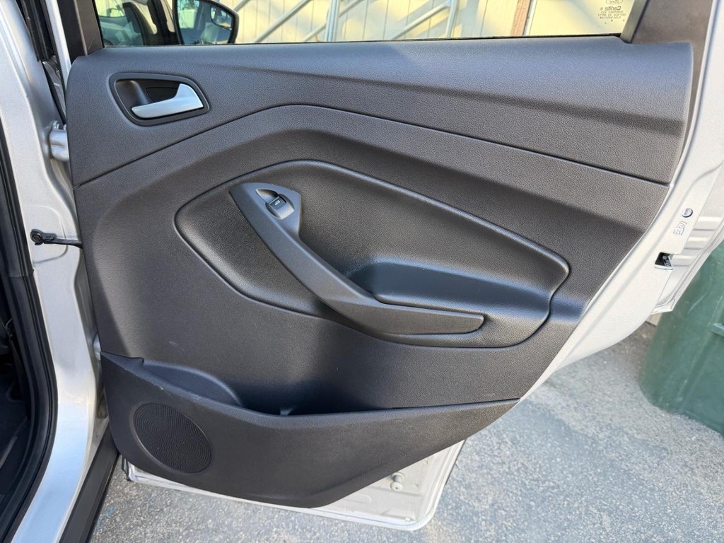 Ford Escape Vehicle Full-screen Gallery Image 28