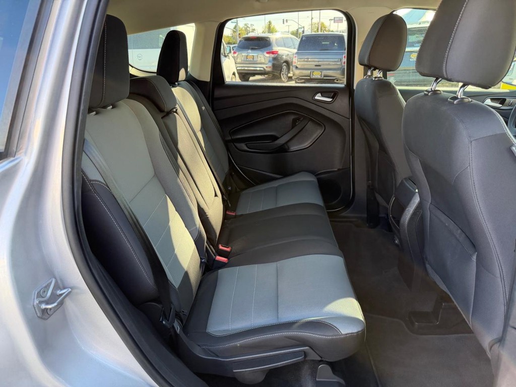 Ford Escape Vehicle Full-screen Gallery Image 29