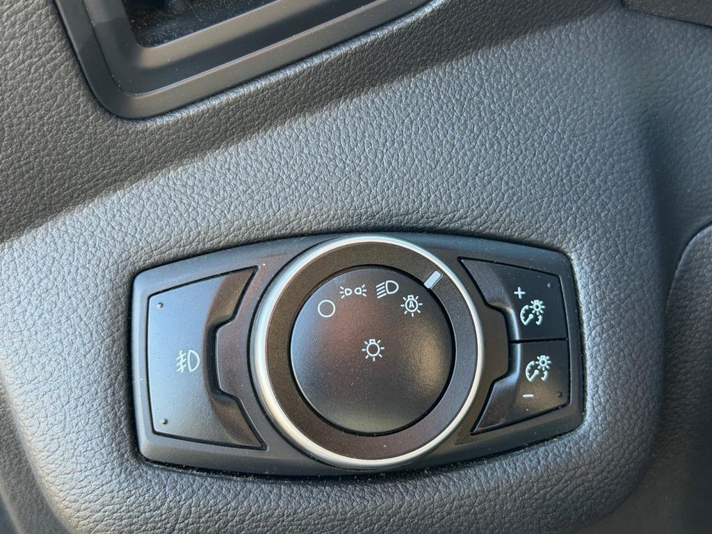 Ford Escape Vehicle Full-screen Gallery Image 33