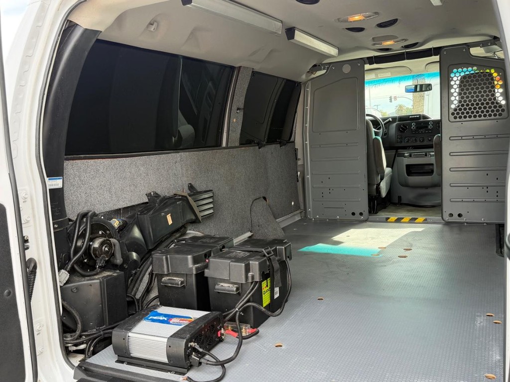 Ford E-250 Cargo Van Vehicle Full-screen Gallery Image 17