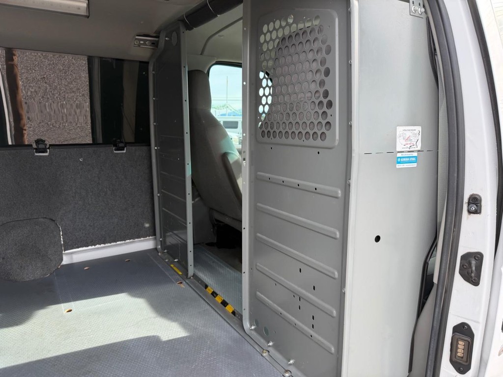 Ford E-250 Cargo Van Vehicle Full-screen Gallery Image 22
