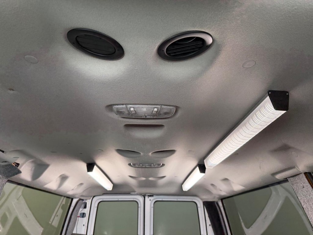 Ford E-250 Cargo Van Vehicle Full-screen Gallery Image 24