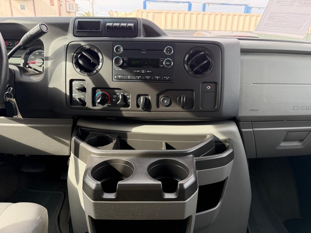 Ford E-250 Cargo Van Vehicle Full-screen Gallery Image 35