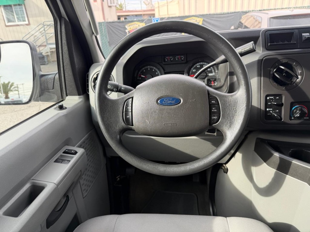 Ford E-250 Cargo Van Vehicle Full-screen Gallery Image 37