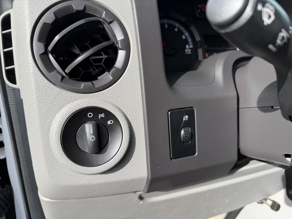 Ford E-250 Cargo Van Vehicle Full-screen Gallery Image 42