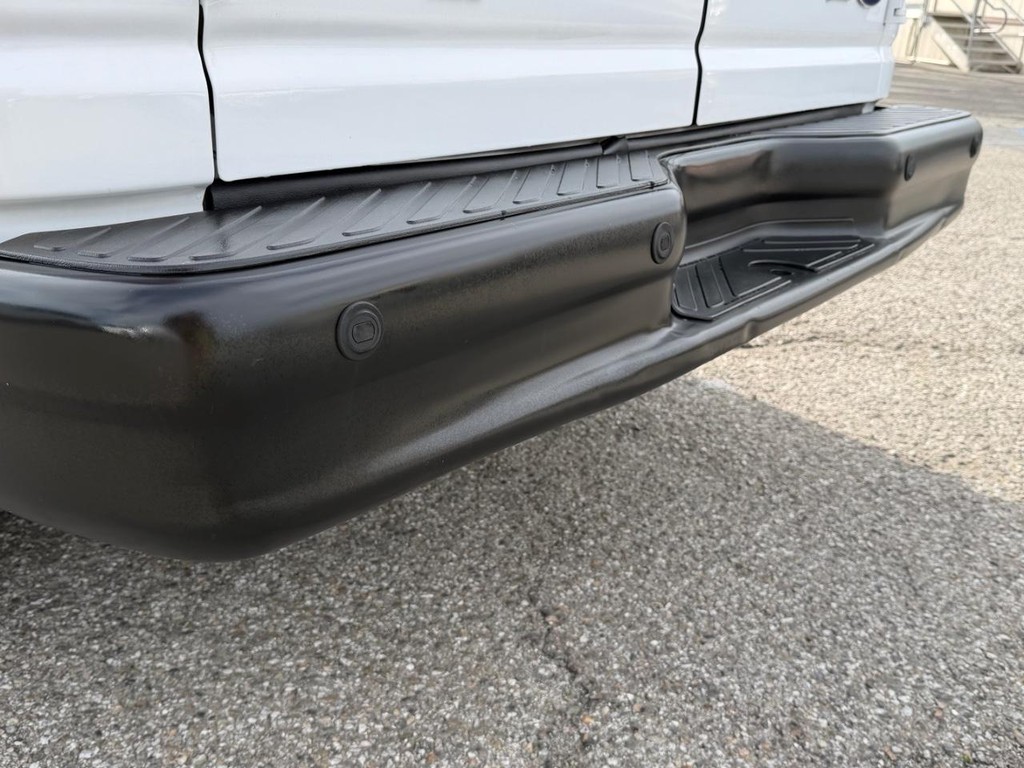 Ford E-250 Cargo Van Vehicle Full-screen Gallery Image 47