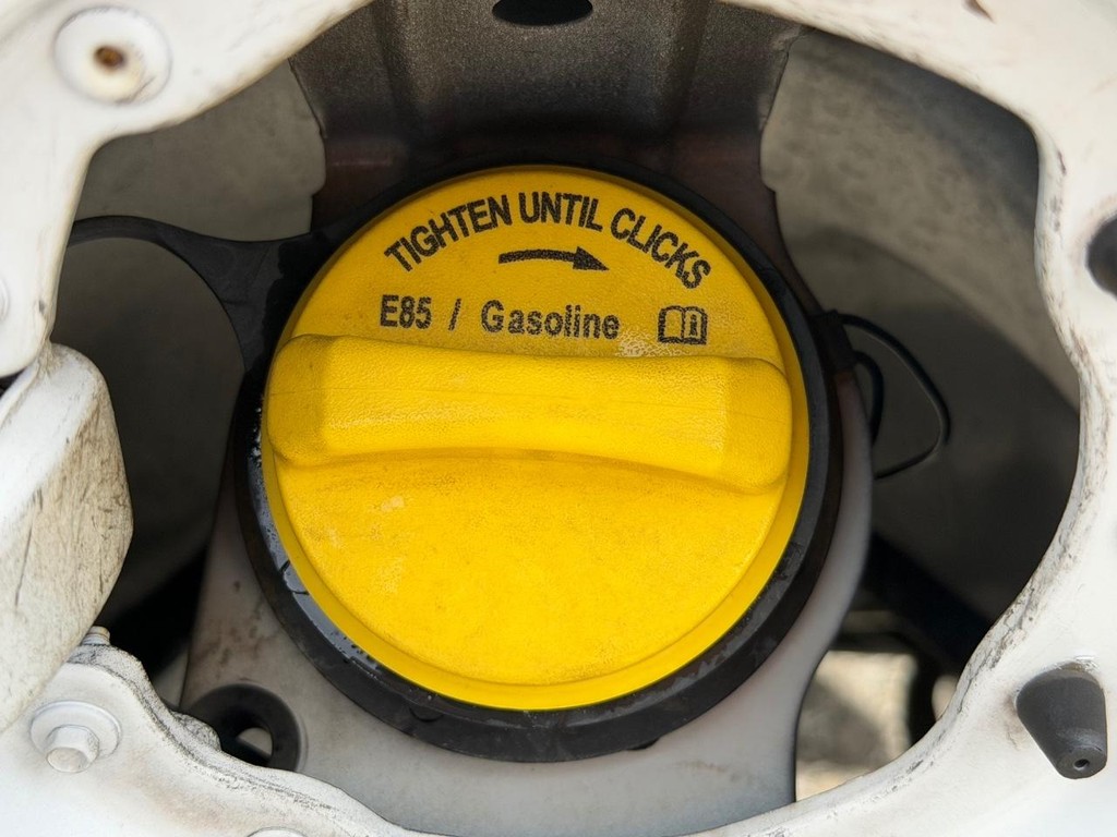 Ford E-250 Cargo Van Vehicle Full-screen Gallery Image 51